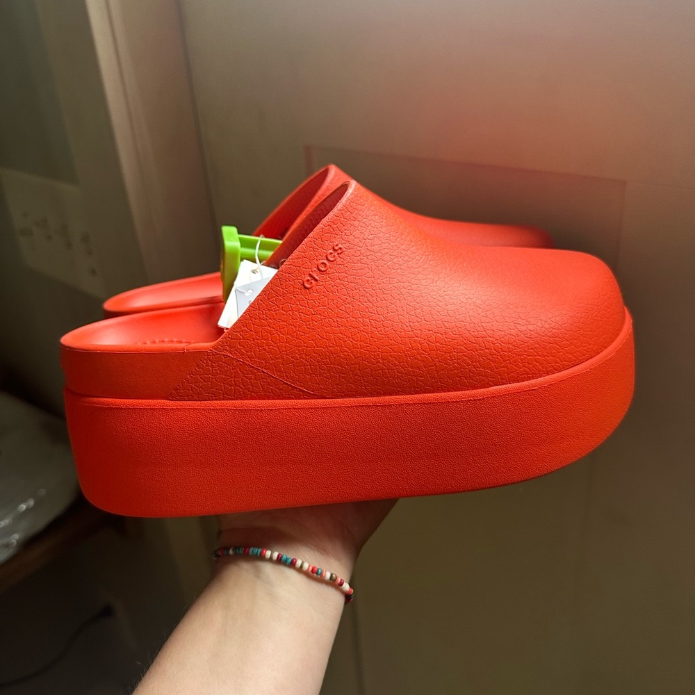 Croc Dylan Platform Clog Lava
